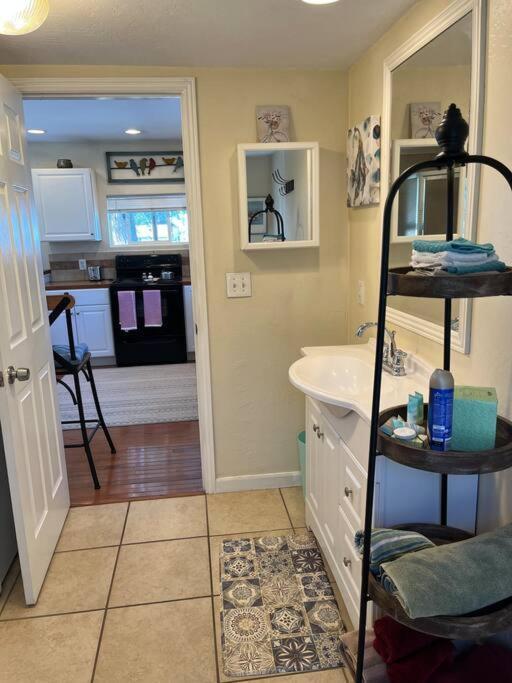 מונטרוז Cheerful Pet-Friendly Bungalow Right In Town מראה חיצוני תמונה