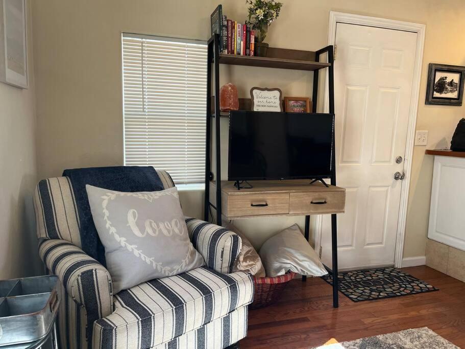 מונטרוז Cheerful Pet-Friendly Bungalow Right In Town מראה חיצוני תמונה
